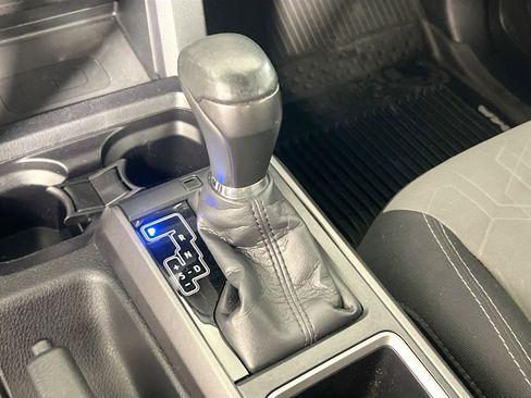 Used 2020 Toyota Tacoma TRD Sport AWD/4WD image 25