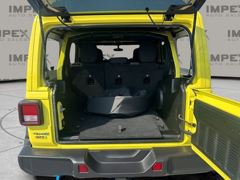 Used 2023 Jeep Wrangler Unlimited w/ Sun & Screen Package image 30