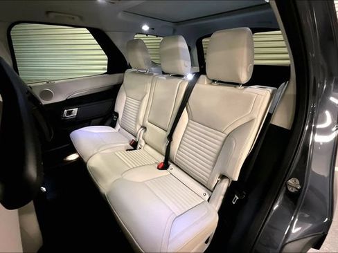 Certified 2025 Land Rover Discovery Dynamic SE AWD/4WD image 17