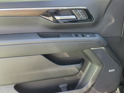 New 2026 Chevrolet Tahoe High Country AWD/4WD image 12