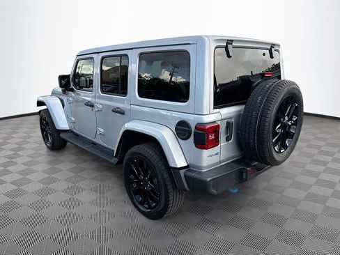Used 2022 Jeep Wrangler Unlimited Sahara w/ Cold Weather Group AWD/4WD image 8