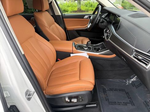 Used 2022 BMW X7 xDrive40i w/ Premium Package AWD/4WD image 13