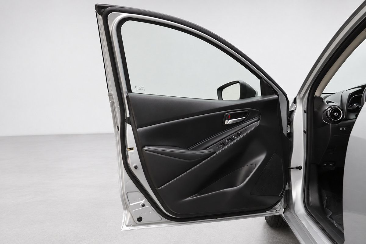 Used 2020 Toyota Yaris XLE FWD image 23