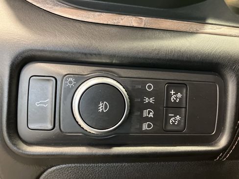 Used 2020 Ford Explorer Platinum w/ Premium Technology Package image 17