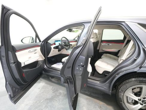 New 2026 Genesis GV70 2.5T Advanced image 24