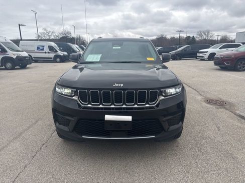 Used 2023 Jeep Grand Cherokee Laredo image 2