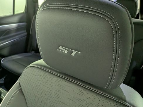 New 2025 Buick Enclave Sport Touring w/ Super Cruise Package FWD image 17