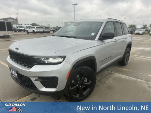 New 2025 Jeep Grand Cherokee Altitude image 1