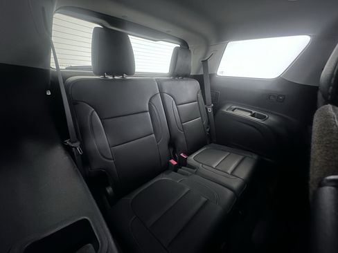 Used 2023 GMC Acadia SLT FWD image 38