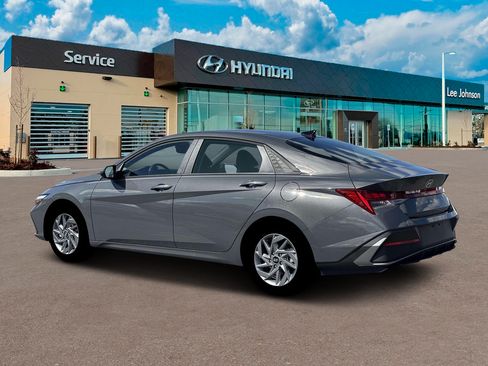 New 2026 Hyundai Elantra Hybrid FWD image 4