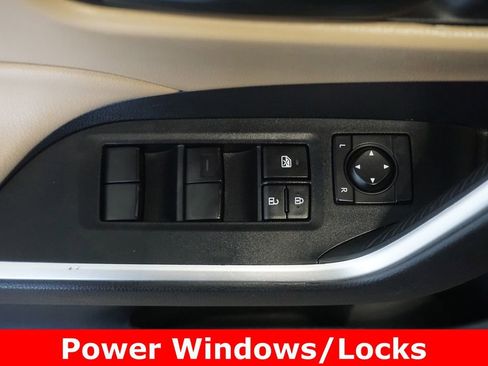 Used 2022 Toyota RAV4 LE AWD/4WD image 6