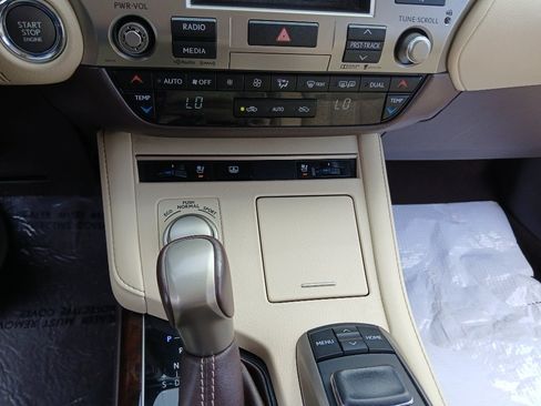 Used 2016 Lexus ES 350 w/ Luxury Package w/Wood Trim FWD image 19