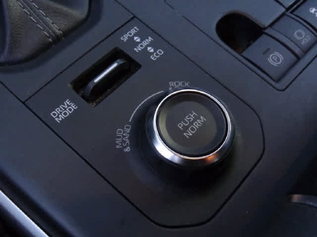 Used 2025 Toyota Highlander XSE AWD/4WD image 12