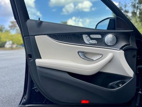 Used 2020 Mercedes-Benz E 350 4MATIC Sedan image 12