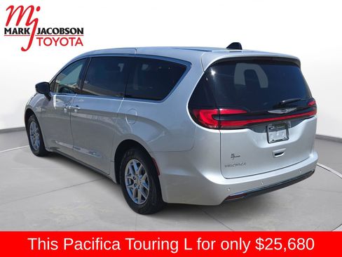 Used 2024 Chrysler Pacifica Touring-L FWD image 13