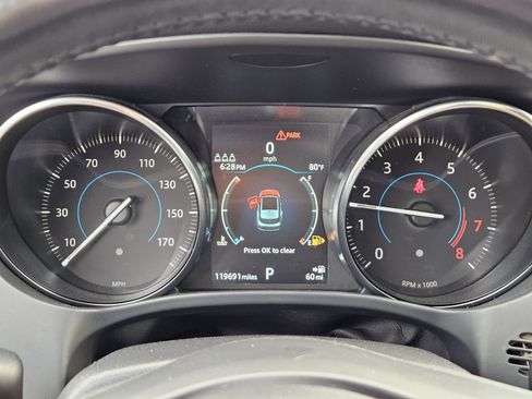 Used 2019 Jaguar F-PACE Premium AWD/4WD image 18
