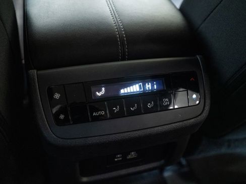 Used 2024 Nissan Pathfinder SV AWD/4WD image 34