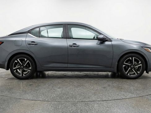 Used 2025 Nissan Sentra SV FWD image 11