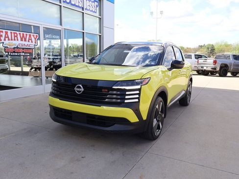 Used 2025 Nissan Kicks SR AWD/4WD image 6