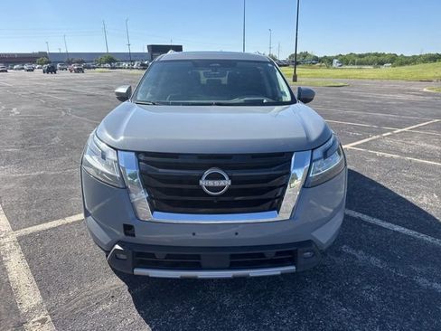 Used 2023 Nissan Pathfinder SL AWD/4WD image 1