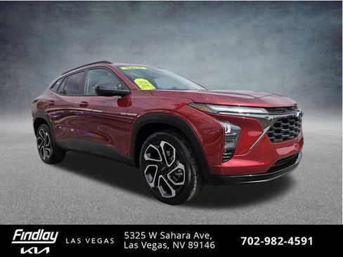 Used 2025 Chevrolet Trax RS w/ Sunroof Package FWD image 3
