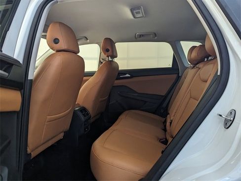 Used 2022 Volkswagen Taos SE image 7