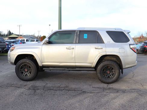 Used 2016 Toyota 4Runner SR5 image 8
