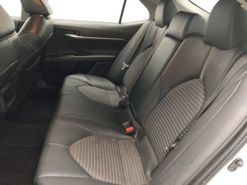 Used 2020 Toyota Camry SE FWD image 18