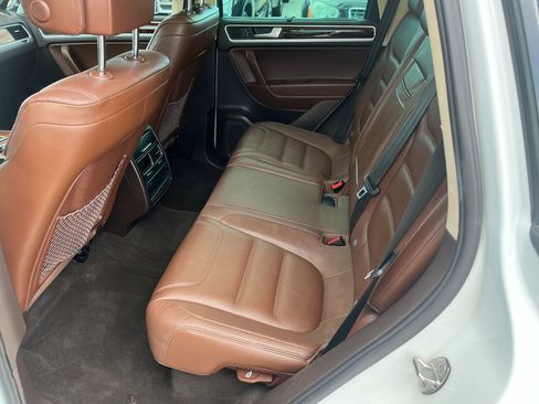 Used 2012 Volkswagen Touareg Hybrid image 12