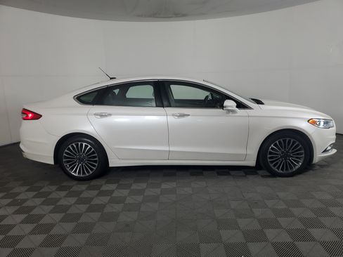 Used 2017 Ford Fusion SE w/ Fusion SE Technology Package image 3