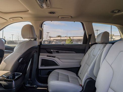 Used 2023 Kia Telluride EX w/ EX Captain's Chair Package image 19