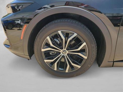 Certified 2025 Toyota Crown AWD/4WD image 23