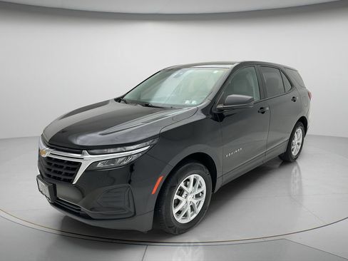 Used 2023 Chevrolet Equinox LS w/ LS Convenience Package AWD/4WD image 3