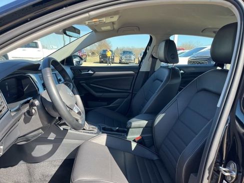 Used 2022 Volkswagen Jetta SE FWD image 11