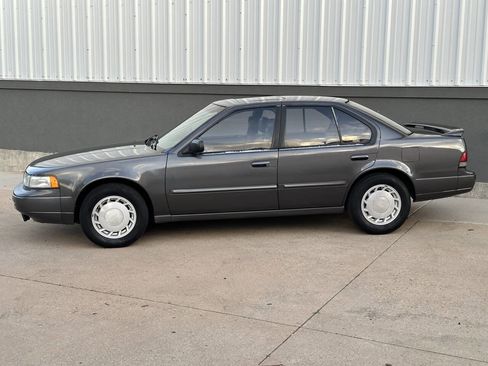Used 1989 Nissan Maxima SE image 13