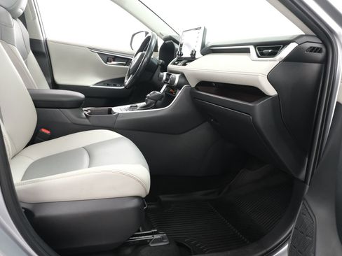 Used 2019 Toyota RAV4 Limited AWD/4WD image 41