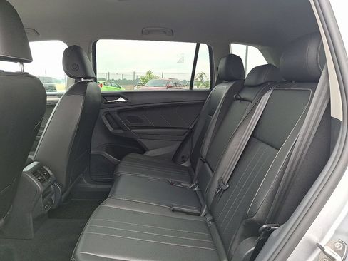 Used 2022 Volkswagen Tiguan SE AWD/4WD image 10