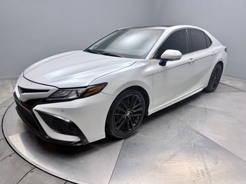 Used 2021 Toyota Camry XSE image 1