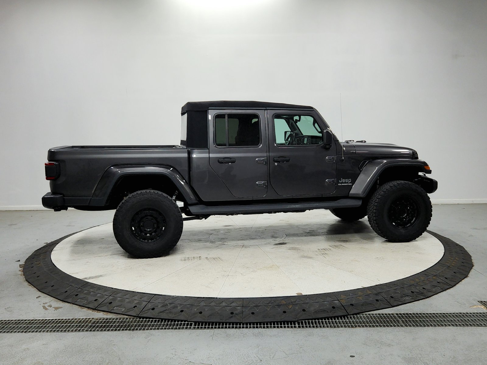 Used 2020 Jeep Gladiator Overland AWD/4WD image 9