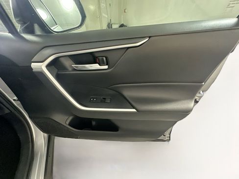 Used 2021 Toyota RAV4 XLE image 31