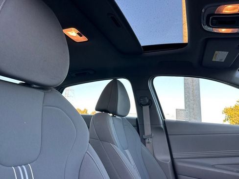 Used 2025 Hyundai Elantra SEL w/ Cargo Package image 14