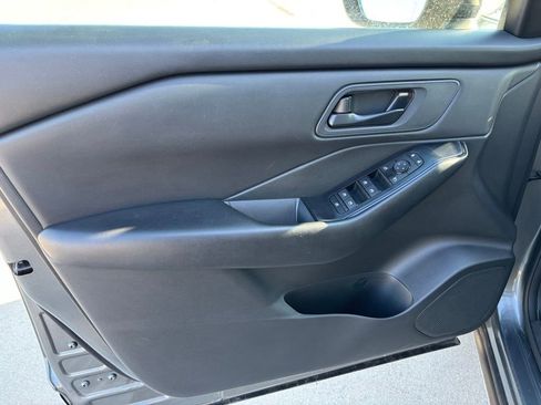 Used 2024 Nissan Rogue S image 19