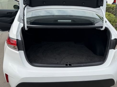 Used 2025 Toyota Corolla LE FWD image 22