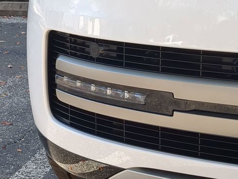 New 2026 Land Rover Range Rover Long Wheelbase SE image 11