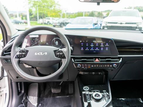 New 2026 Kia Niro Wind FWD image 14