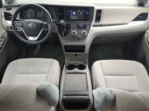 Used 2017 Toyota Sienna LE FWD image 12
