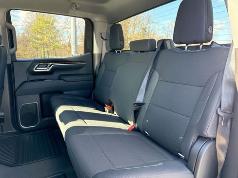 New 2026 GMC Sierra 1500 SLE image 16