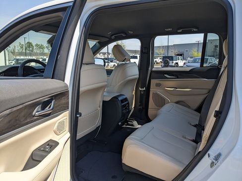 New 2026 Jeep Grand Cherokee Limited RWD image 38