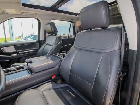 Used 2025 Ford Expedition Active AWD/4WD image 18