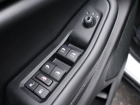 Used 2023 Jeep Grand Cherokee Altitude AWD/4WD image 8